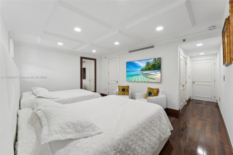Condo in Coral Gables, Florida, 2 bedrooms  № 1707970 - photo 24