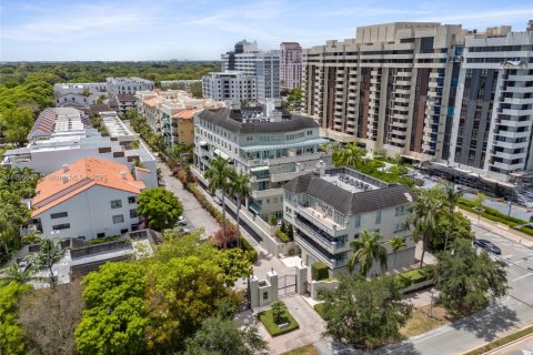 Condo in Coral Gables, Florida, 2 bedrooms  № 1707970 - photo 29
