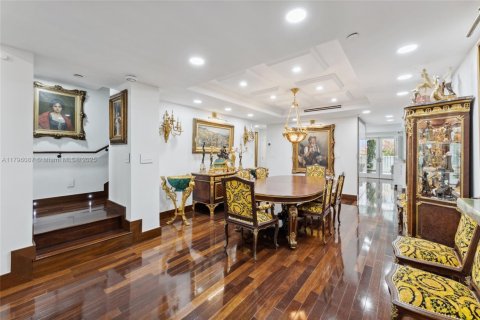 Condo in Coral Gables, Florida, 2 bedrooms  № 1707970 - photo 7