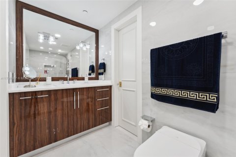 Condo in Coral Gables, Florida, 2 bedrooms  № 1707970 - photo 25