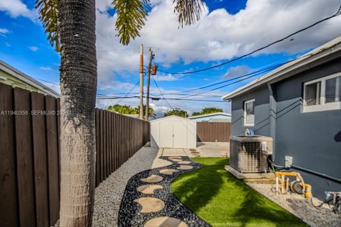 Купить виллу или дом в Окленд-Парк, Флорида 3 спальни, № 1998417 - фото 28