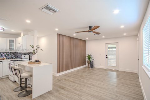 Купить виллу или дом в Окленд-Парк, Флорида 3 спальни, № 1998417 - фото 11