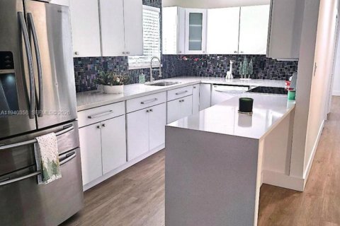 Дом в Окленд-Парк, Флорида 3 спальни № 1998417