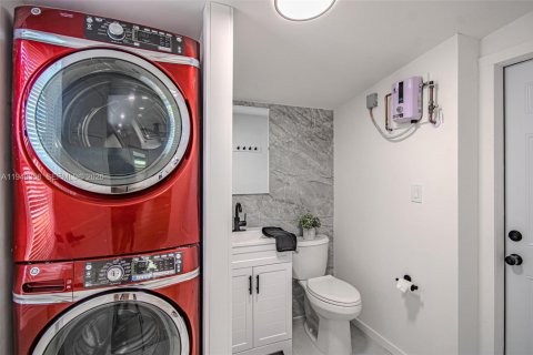 Купить виллу или дом в Окленд-Парк, Флорида 3 спальни, № 1998417 - фото 22