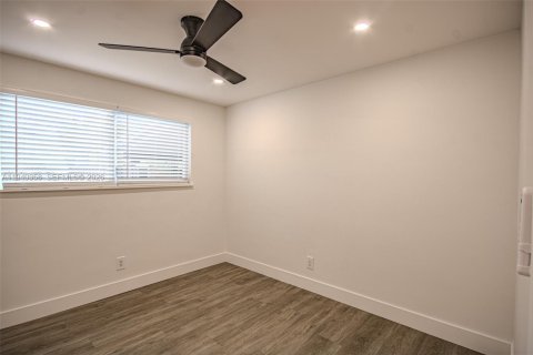 Купить виллу или дом в Окленд-Парк, Флорида 3 спальни, № 1998417 - фото 16