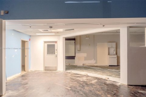 Propiedad comercial en venta en Miami, Florida № 1975557 - foto 18