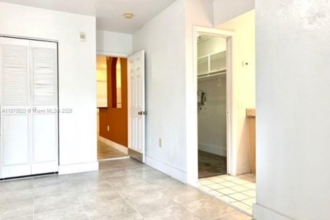 Снять в аренду кондоминиум в Норт-Майами, Флорида 1 спальня, 53.14м2, № 1928761 - фото 12