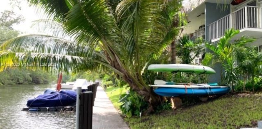 Кондоминиум с 1 спальней в Норт-Майами, Флорида № 1928761