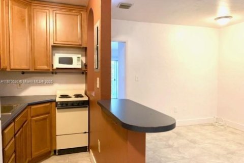 Снять в аренду кондоминиум в Норт-Майами, Флорида 1 спальня, 53.14м2, № 1928761 - фото 3