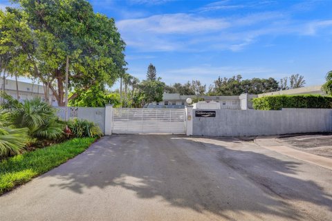 Снять в аренду кондоминиум в Норт-Майами, Флорида 1 спальня, 53.14м2, № 1928761 - фото 26