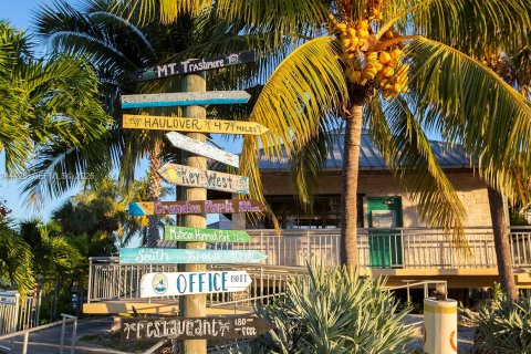 Casa en venta en Miami, Florida, 5 dormitorios, 263.66 m2 № 2003785 - foto 30