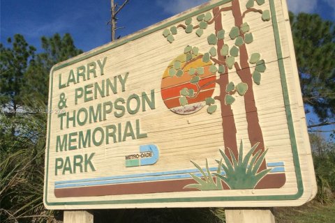 Casa en venta en Miami, Florida, 5 dormitorios, 263.66 m2 № 2003785 - foto 28