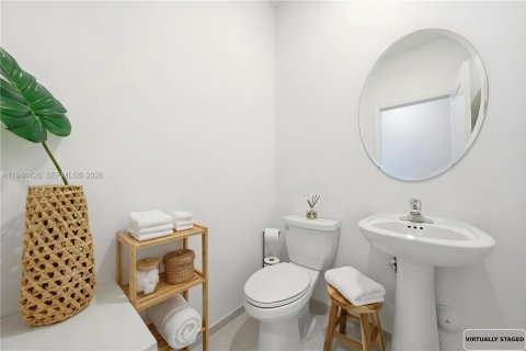 Casa en venta en Miami, Florida, 5 dormitorios, 263.66 m2 № 2003785 - foto 19