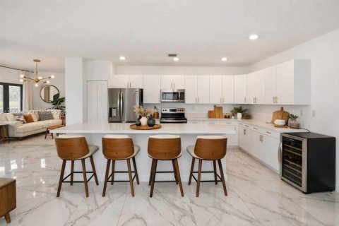 Casa en venta en Miami, Florida, 5 dormitorios, 263.66 m2 № 2003785 - foto 7