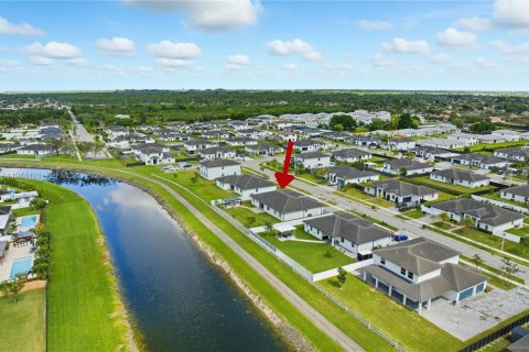 Casa en venta en Miami, Florida, 5 dormitorios, 263.66 m2 № 2003785 - foto 3