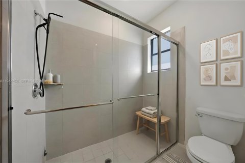 Casa en venta en Miami, Florida, 5 dormitorios, 263.66 m2 № 2003785 - foto 18