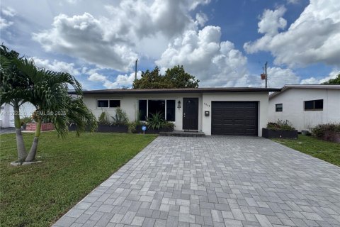 House in Sunrise, Florida 2 bedrooms, 88.72 sq.m. № 1982503