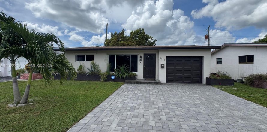 House in Sunrise, Florida 2 bedrooms, 88.72 sq.m. № 1982503