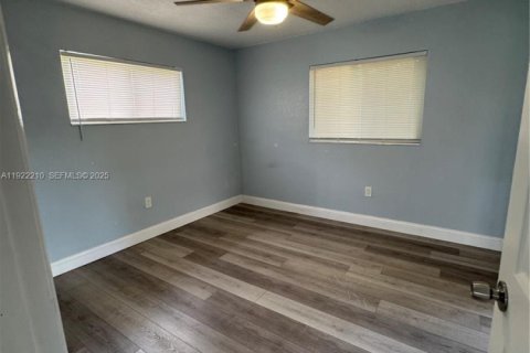 House in Sunrise, Florida 2 bedrooms, 88.72 sq.m. № 1982503 - photo 13