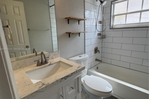 House in Sunrise, Florida 2 bedrooms, 88.72 sq.m. № 1982503 - photo 8