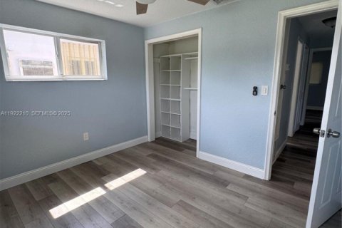 House in Sunrise, Florida 2 bedrooms, 88.72 sq.m. № 1982503 - photo 12