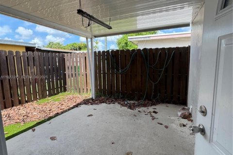 House in Sunrise, Florida 2 bedrooms, 88.72 sq.m. № 1982503 - photo 15