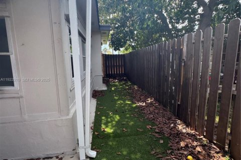 House in Sunrise, Florida 2 bedrooms, 88.72 sq.m. № 1982503 - photo 17