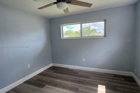 House in Sunrise, Florida 2 bedrooms, 88.72 sq.m. № 1982503 - photo 9