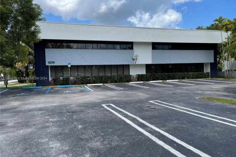 Oficina en alquiler en Miami, Florida № 1002535 - foto 1