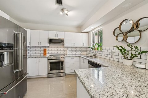Casa en venta en Miami, Florida, 3 dormitorios, 100.06 m2 № 1849335 - foto 11