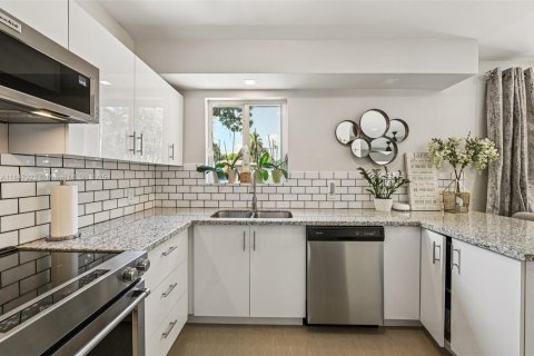 Casa en venta en Miami, Florida, 3 dormitorios, 100.06 m2 № 1849335 - foto 13
