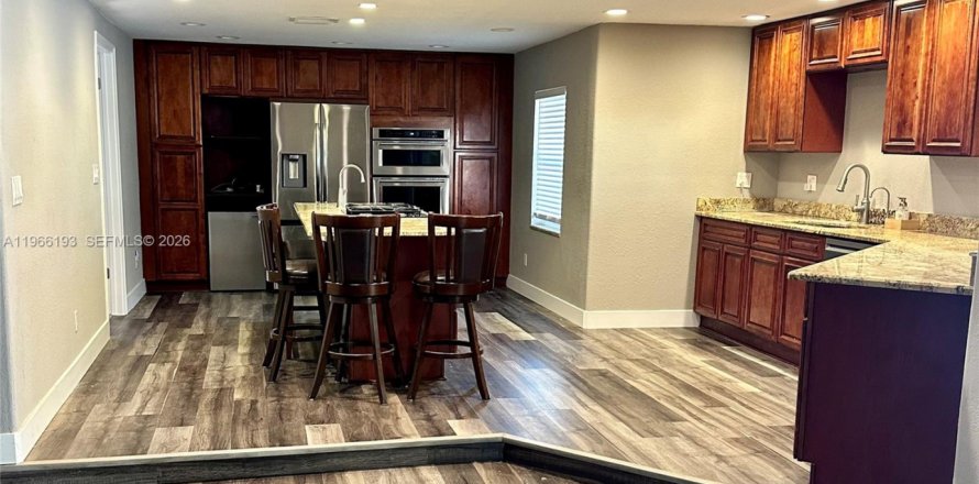 Дом в Дейви, Флорида 3 спальни, 181.35м2 № 2027790