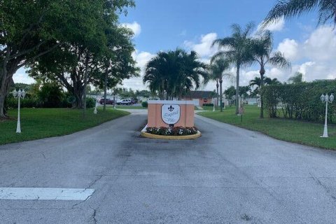 Townhouse in Delray Beach, Florida 2 bedrooms, 74.32 sq.m. № 2176750