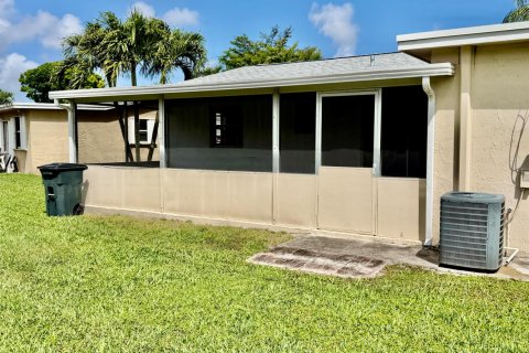 Townhouse in Delray Beach, Florida 2 bedrooms, 74.32 sq.m. № 2176750 - photo 17