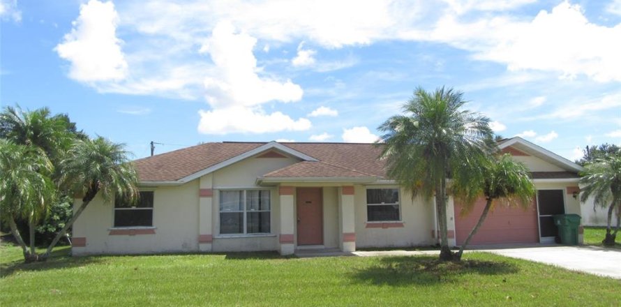 House in Port Charlotte, Florida 3 bedrooms, 114.92 sq.m. № 2378013