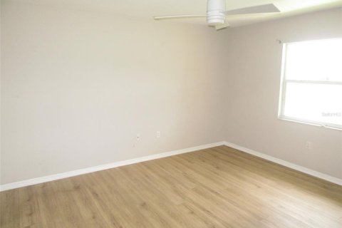 House in Port Charlotte, Florida 3 bedrooms, 114.92 sq.m. № 2378013 - photo 6