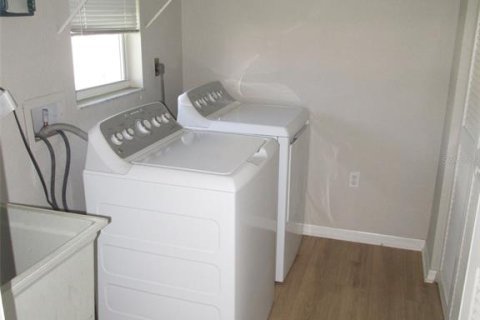 House in Port Charlotte, Florida 3 bedrooms, 114.92 sq.m. № 2378013 - photo 15