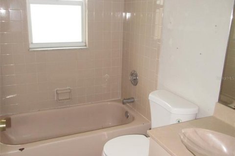 House in Port Charlotte, Florida 3 bedrooms, 114.92 sq.m. № 2378013 - photo 12