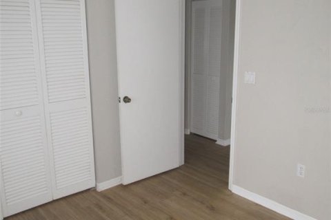 House in Port Charlotte, Florida 3 bedrooms, 114.92 sq.m. № 2378013 - photo 11