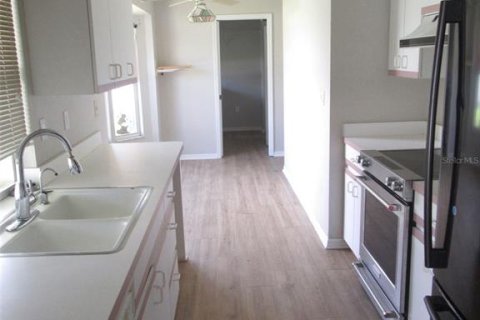 House in Port Charlotte, Florida 3 bedrooms, 114.92 sq.m. № 2378013 - photo 5