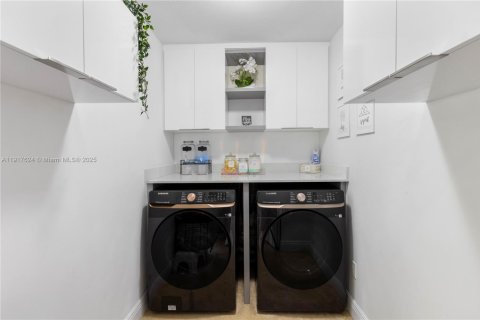 Casa en venta en Homestead, Florida, 5 dormitorios, 238.2 m2 № 1973618 - foto 29