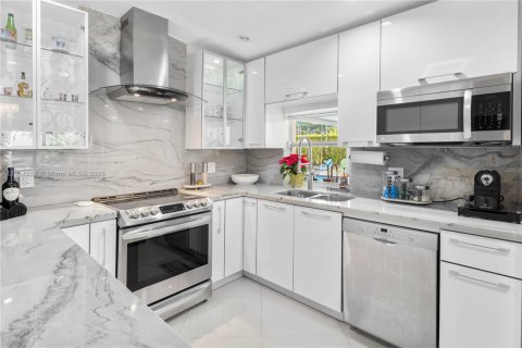 Casa en venta en Homestead, Florida, 5 dormitorios, 238.2 m2 № 1973618 - foto 3