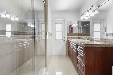 Casa en venta en Homestead, Florida, 5 dormitorios, 238.2 m2 № 1973618 - foto 25