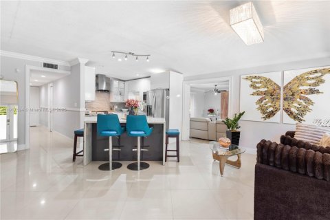 Casa en venta en Homestead, Florida, 5 dormitorios, 238.2 m2 № 1973618 - foto 9