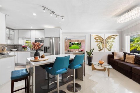 Casa en venta en Homestead, Florida, 5 dormitorios, 238.2 m2 № 1973618 - foto 7