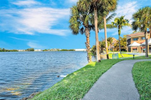 Copropriété à louer à Miami Lakes, Floride: 3 chambres, 115.2 m2 № 1961765 - photo 26