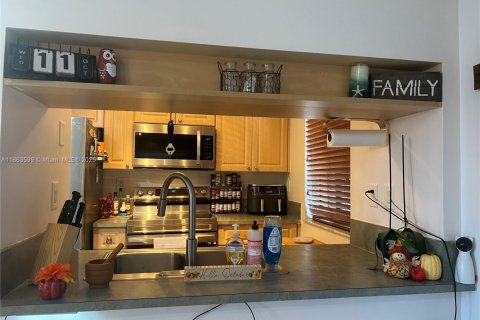 Copropriété à louer à Miami Lakes, Floride: 3 chambres, 115.2 m2 № 1961765 - photo 9