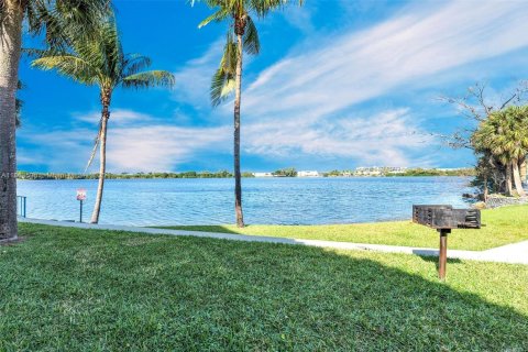 Copropriété à louer à Miami Lakes, Floride: 3 chambres, 115.2 m2 № 1961765 - photo 24