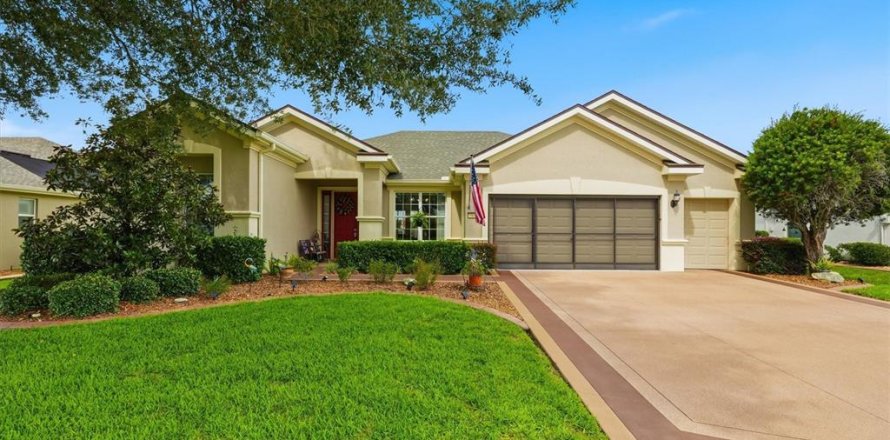 House in Ocala, Florida 3 bedrooms, 224.82 sq.m. № 2102641