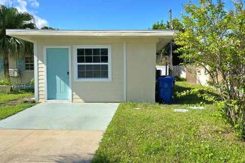 House in Dunedin, Florida 2 bedrooms, 75.72 sq.m. № 1870708 - photo 1
